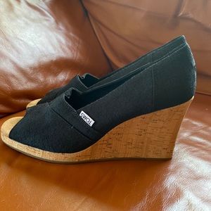 Toms black platform open toed shoes